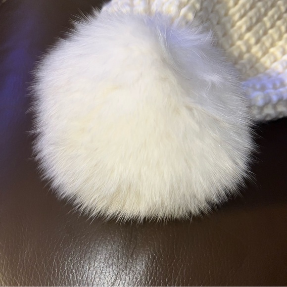 NWT Women's Kyi Kyi Genuine Fox Fur Pom Pom Waffle Knit Beanie Hat in Ivory - Picture 5 of 10